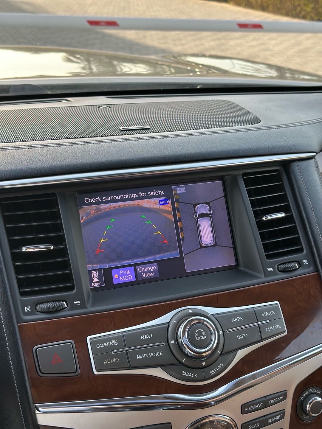 2018 Infiniti QX80 Luxe thumbnail 5