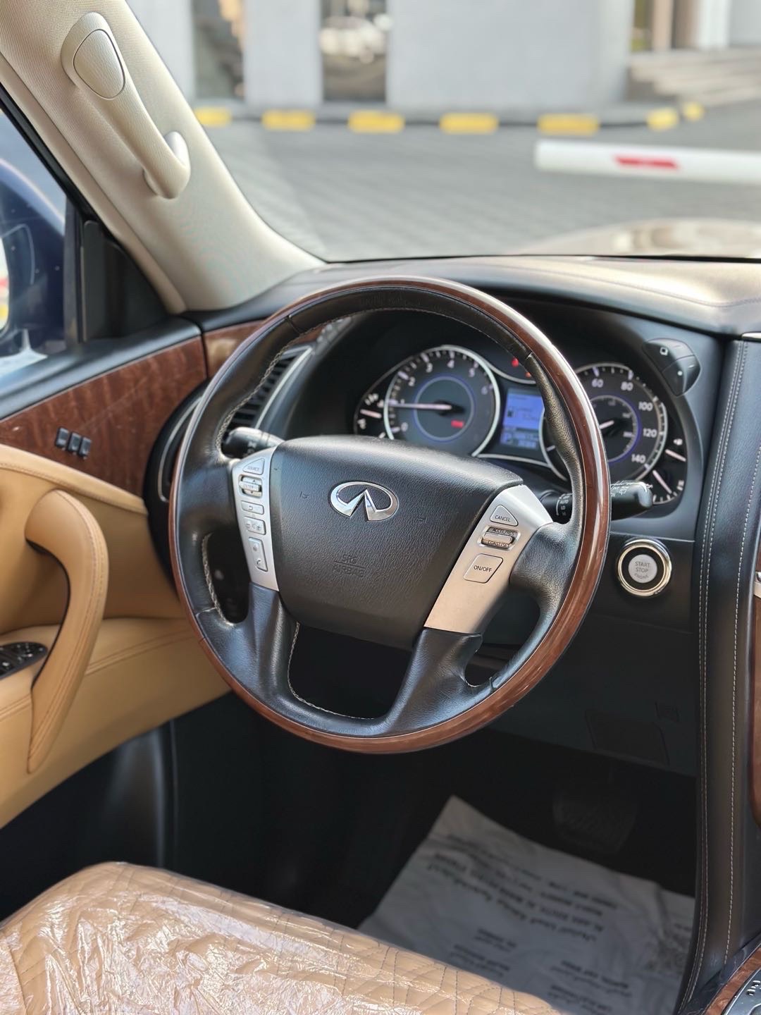 2018 Infiniti QX80 Luxe thumbnail 9