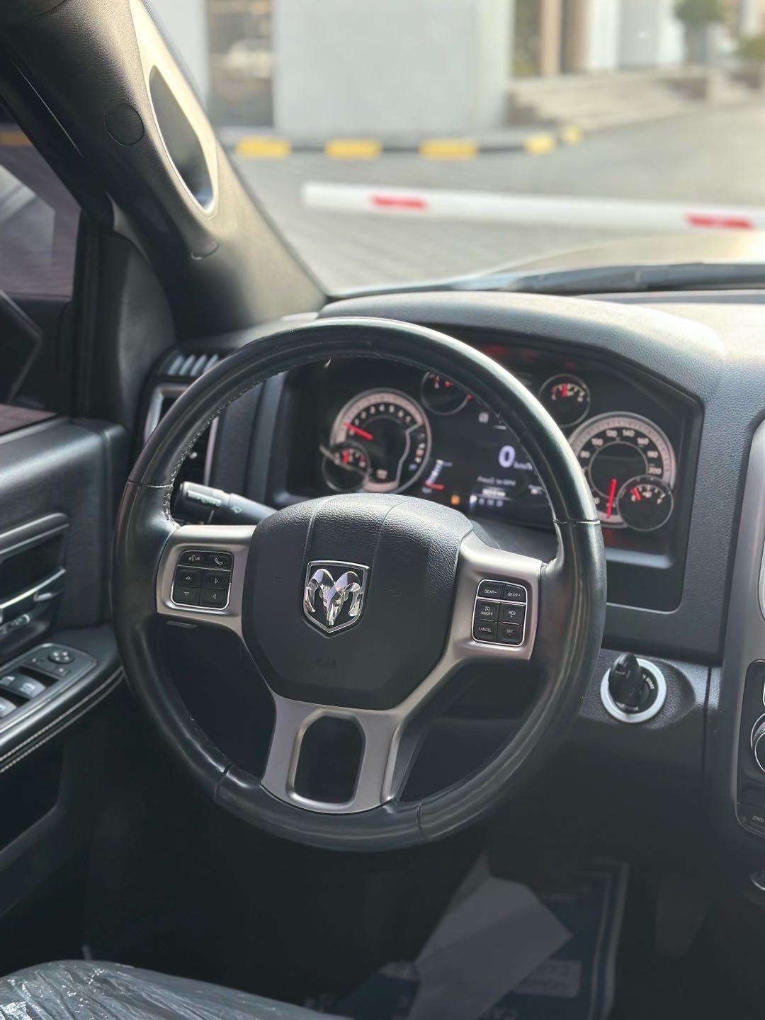 2023 Dodge Ram Luxe thumbnail 3