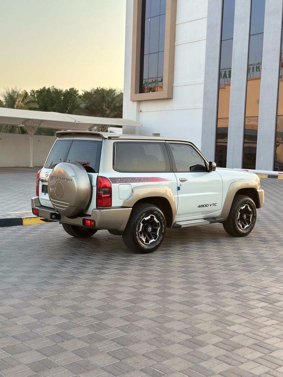 2022 Nissan Safari Safari thumbnail 4