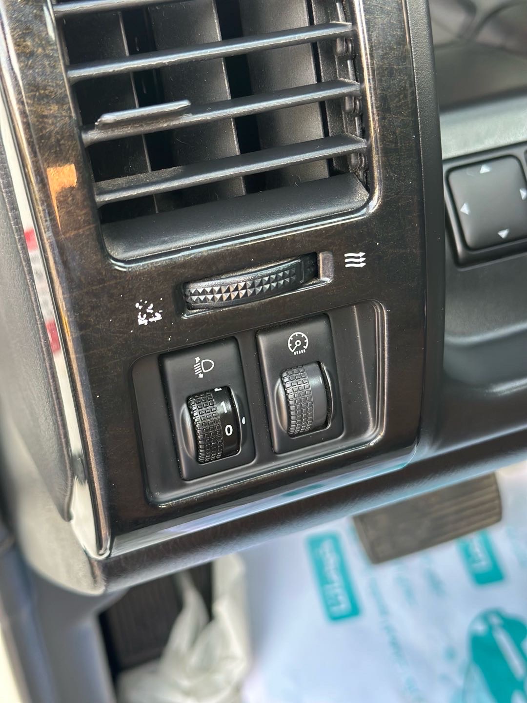 2022 Nissan Safari Safari thumbnail 10