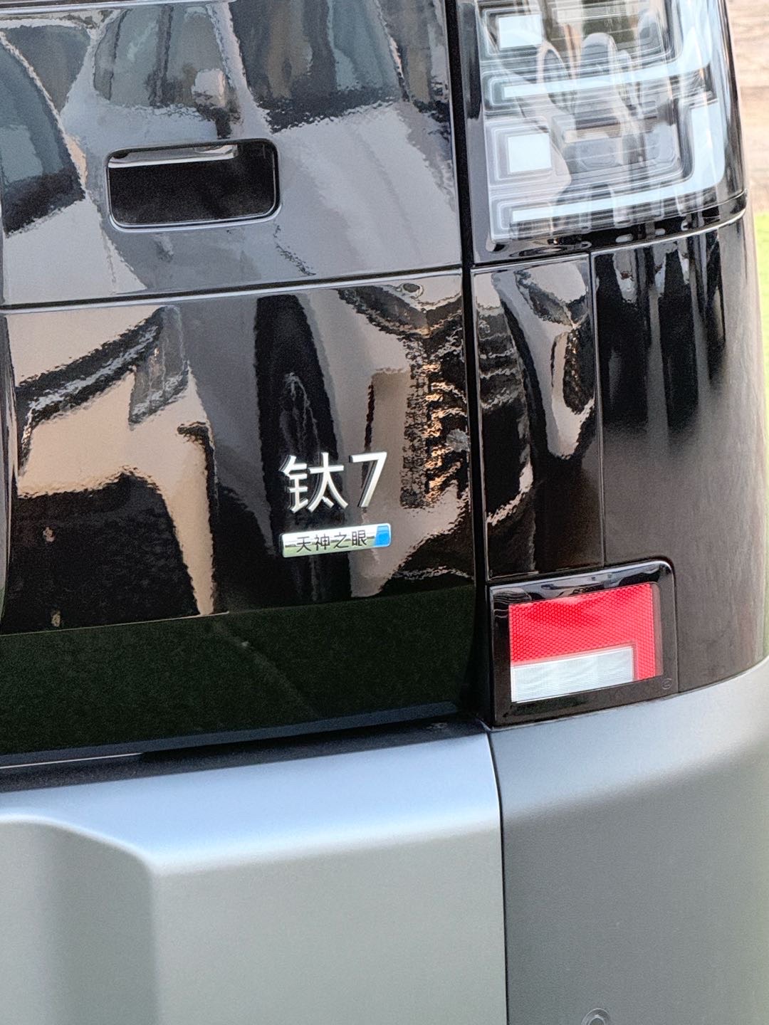 2025 BYD Leopard 8 thumbnail 5