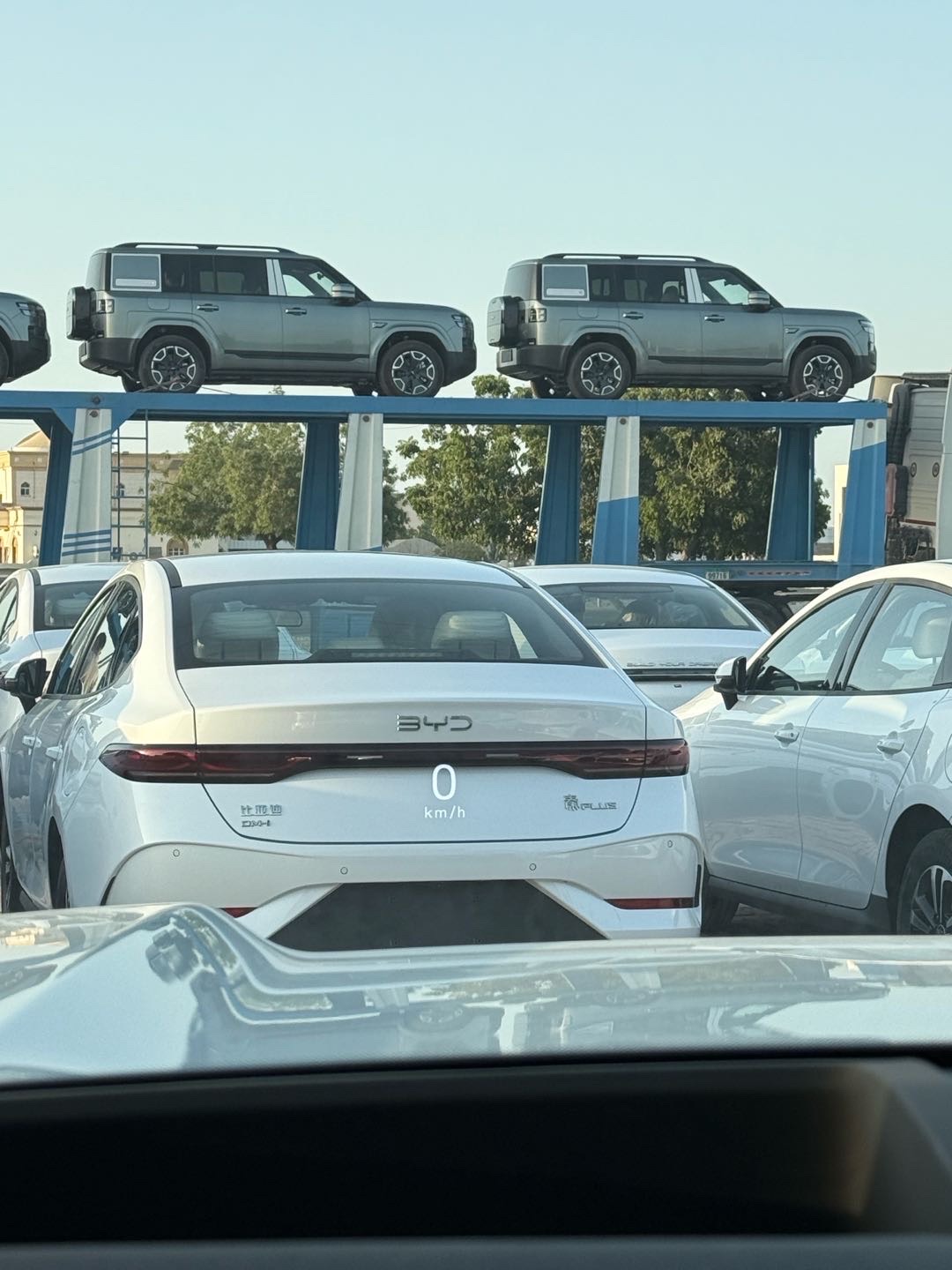 2025 BYD Leopard 8 thumbnail 3