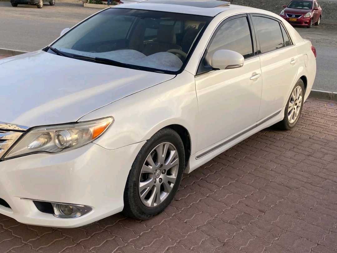 2012 Toyota Avalon XLE thumbnail 3