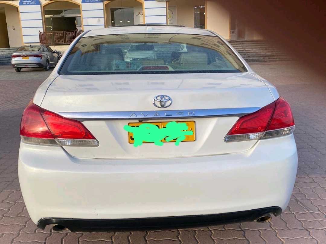 2012 Toyota Avalon XLE thumbnail 4