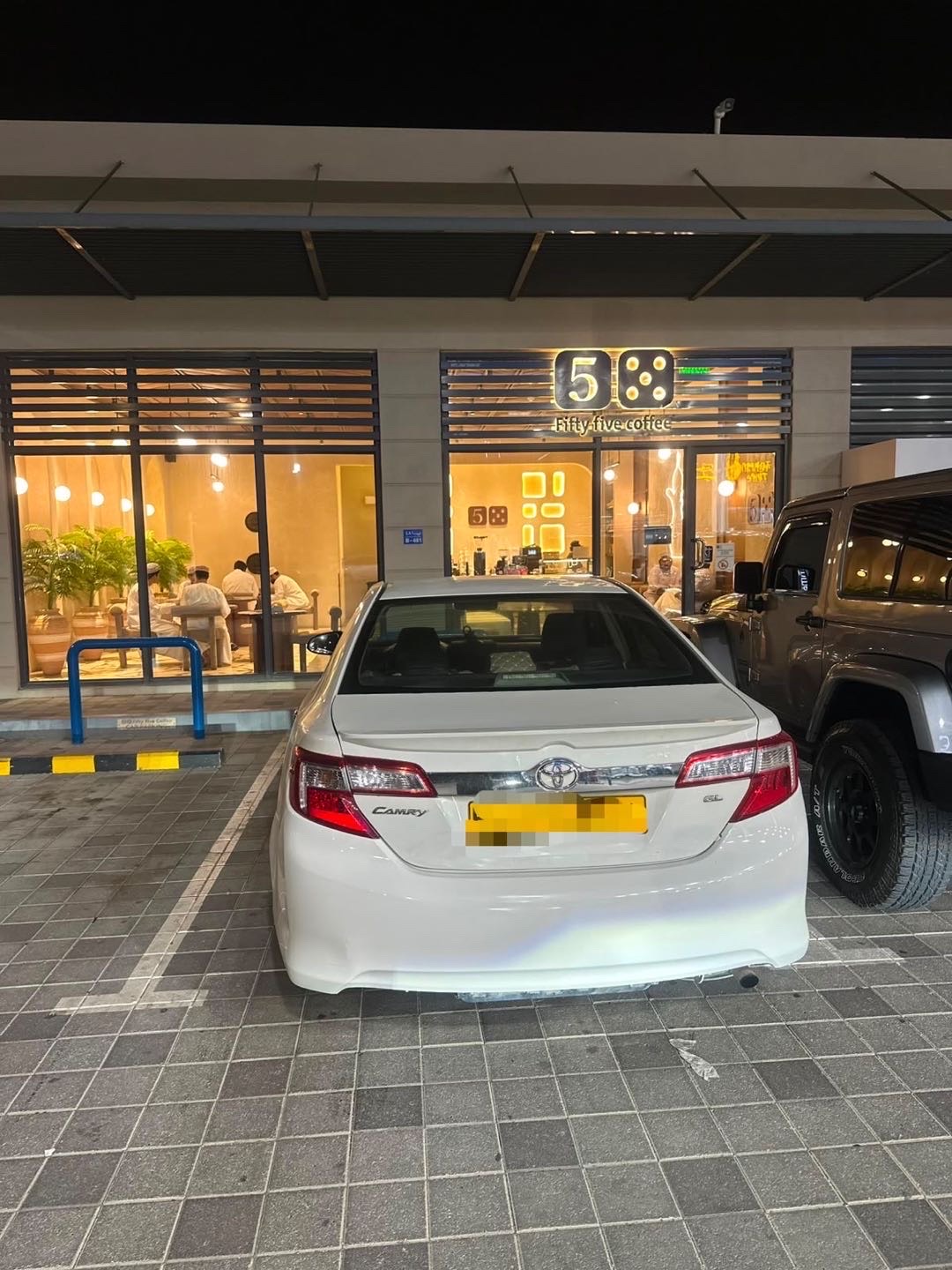 2014 Toyota Camry SE thumbnail 2