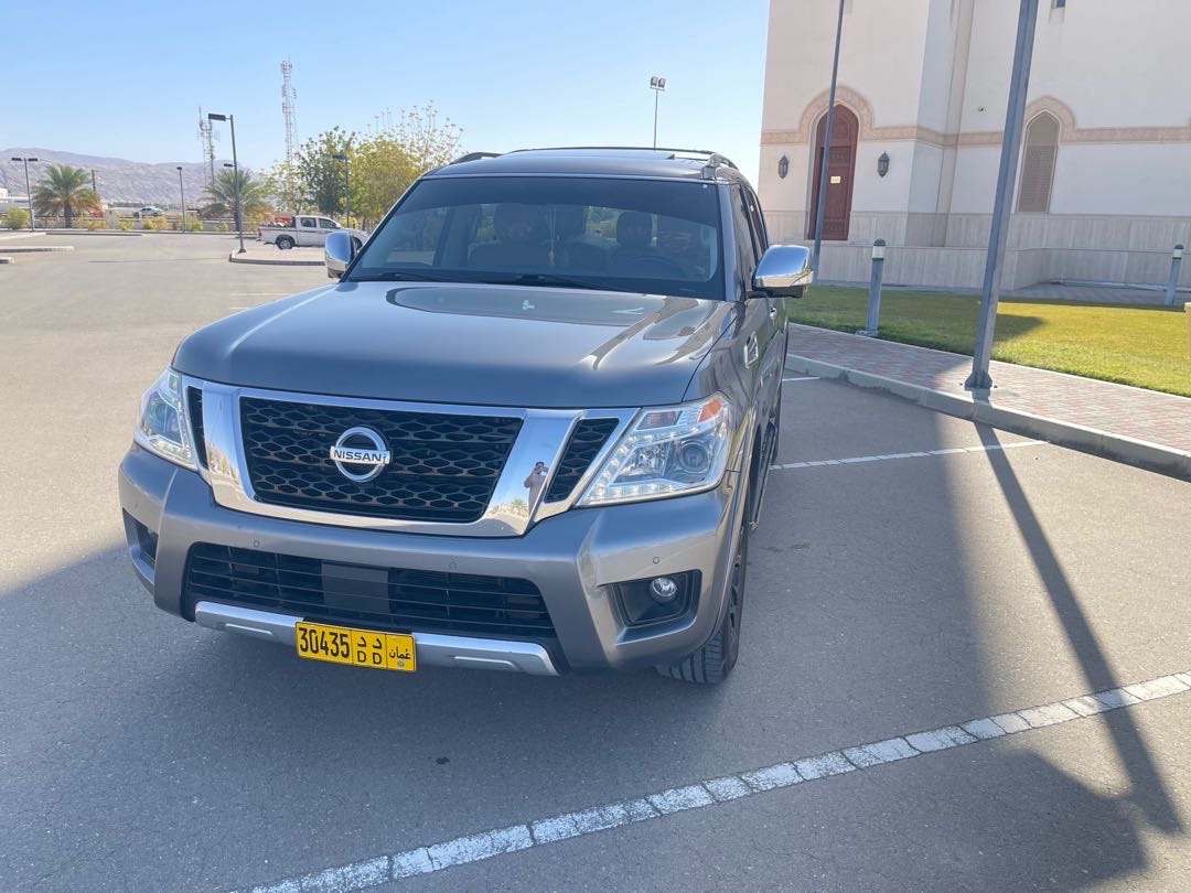 2018 Nissan Armada Platinum thumbnail 2