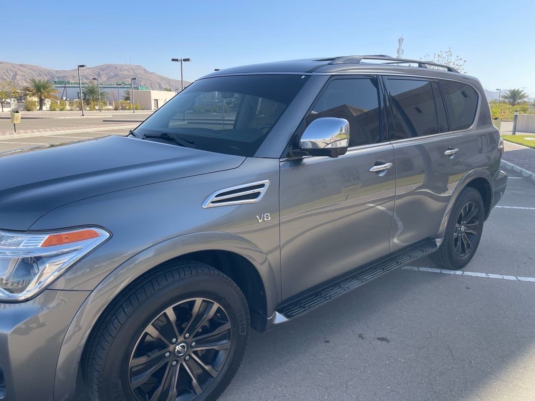 2018 Nissan Armada Platinum thumbnail 3