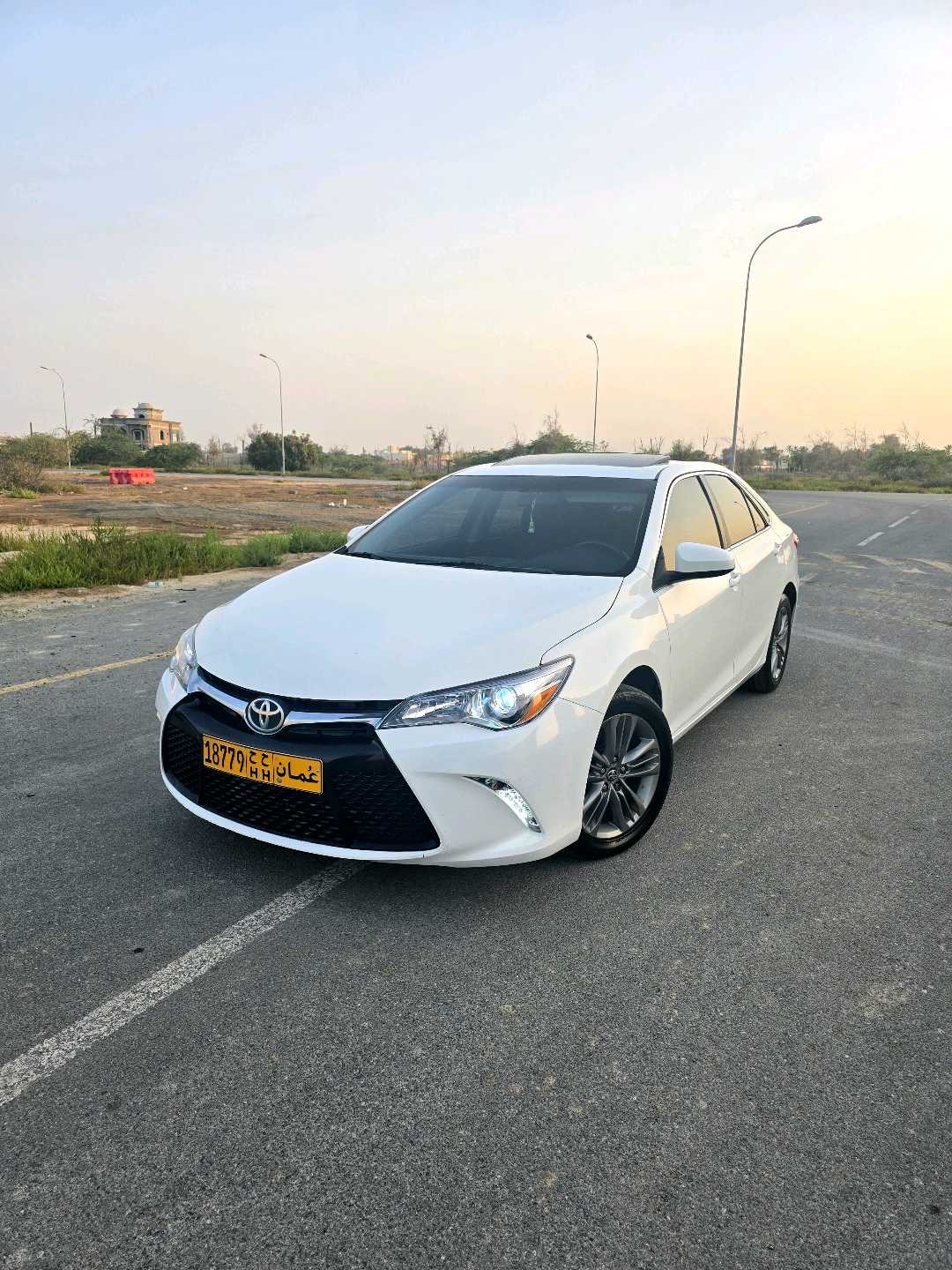 2017 Toyota Camry SE thumbnail 4