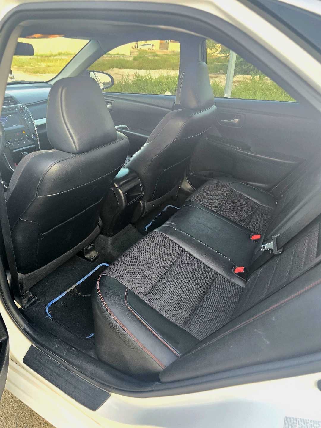 2017 Toyota Camry SE thumbnail 7