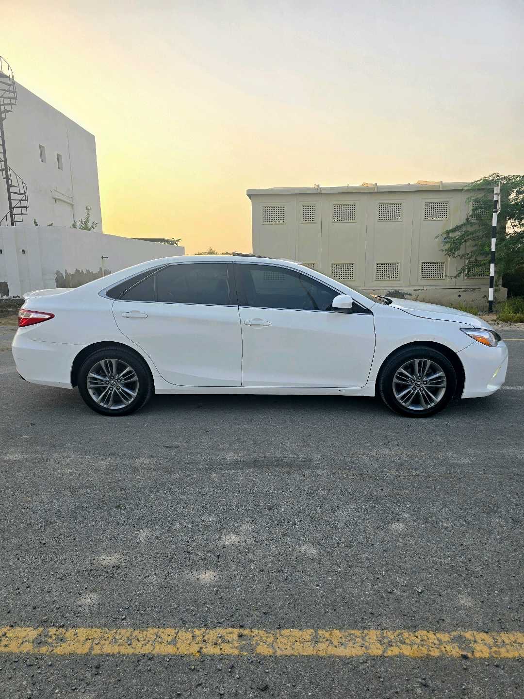 2017 Toyota Camry SE thumbnail 9