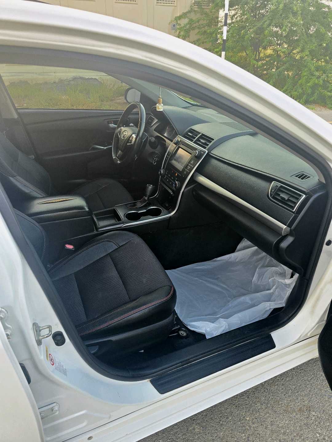 2017 Toyota Camry SE thumbnail 10