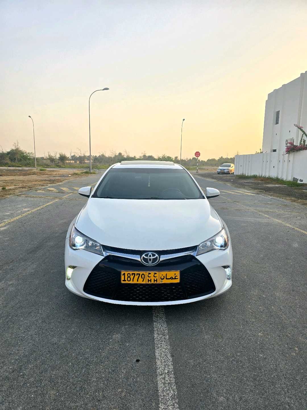 2017 Toyota Camry SE thumbnail 12