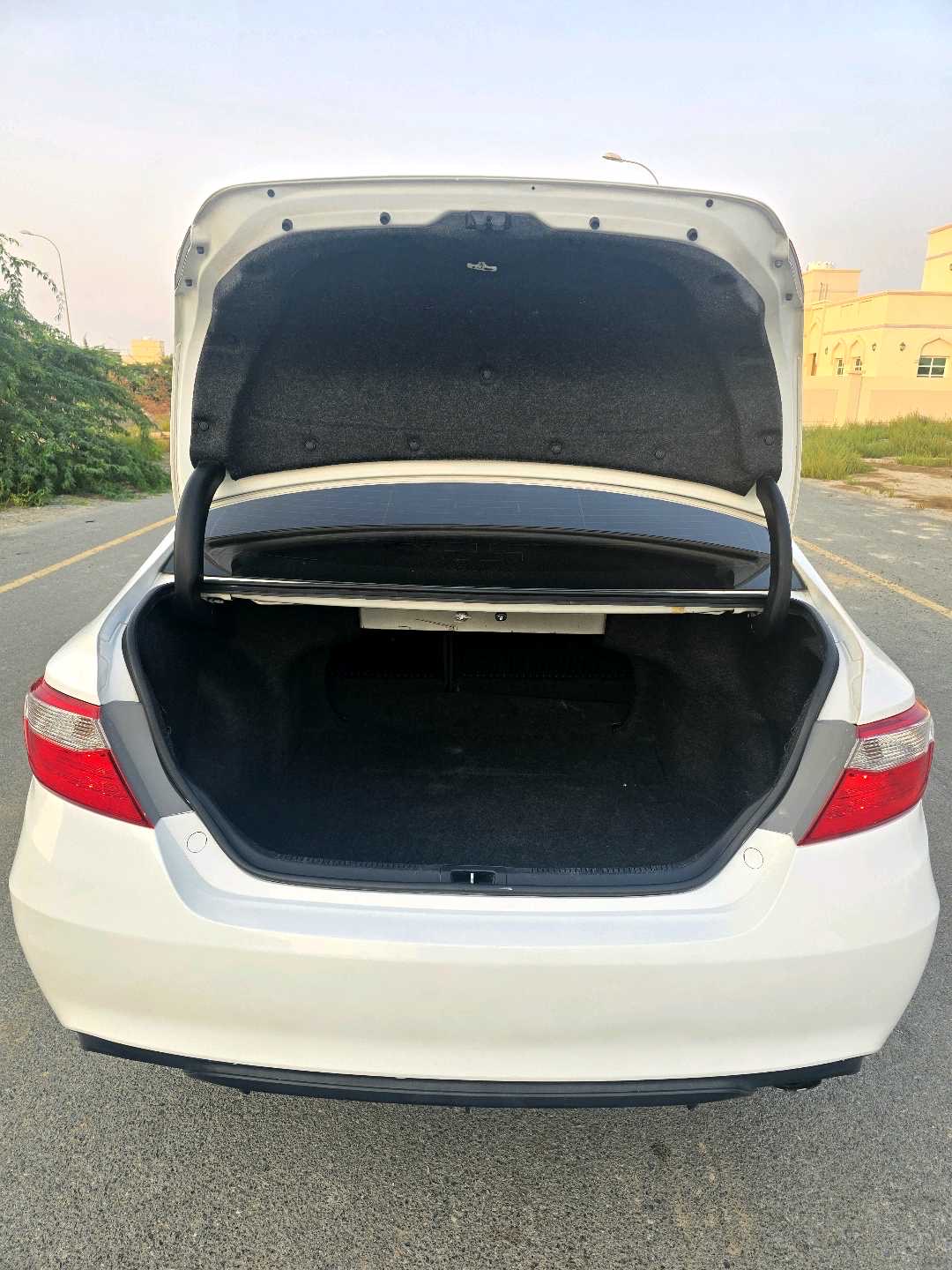 2017 Toyota Camry SE thumbnail 14