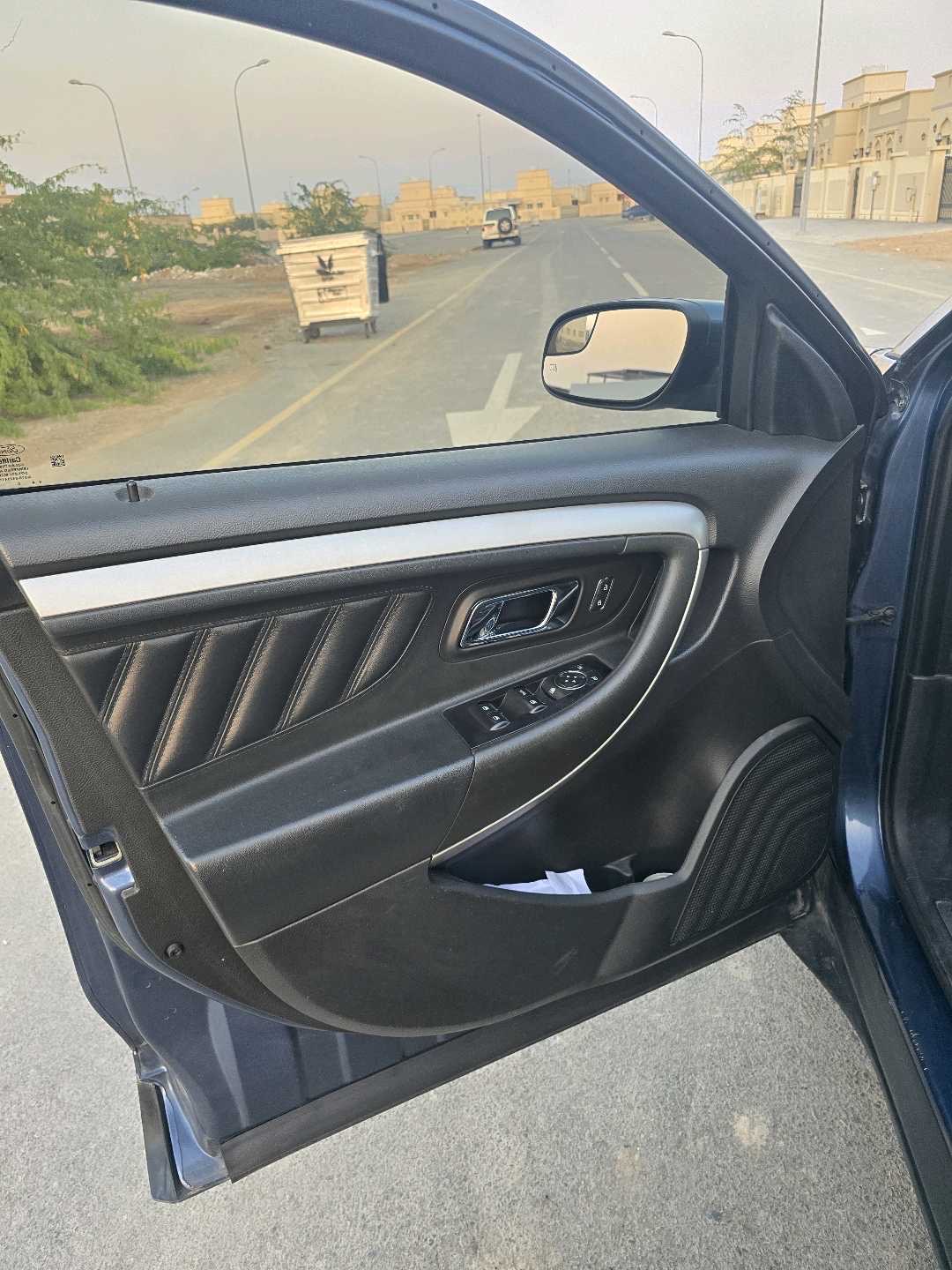2019 Ford Taurus Z71 thumbnail 3
