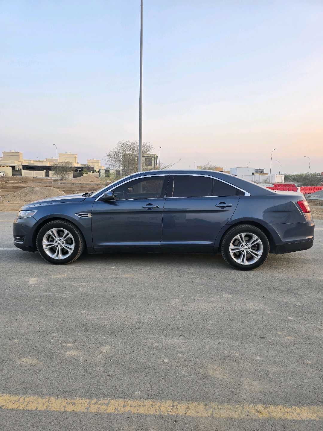 2019 Ford Taurus Z71 thumbnail 4