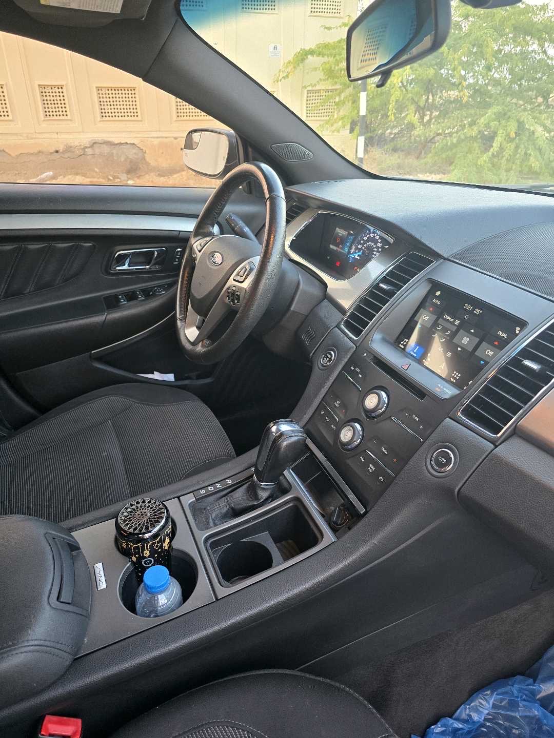 2019 Ford Taurus Z71 thumbnail 10