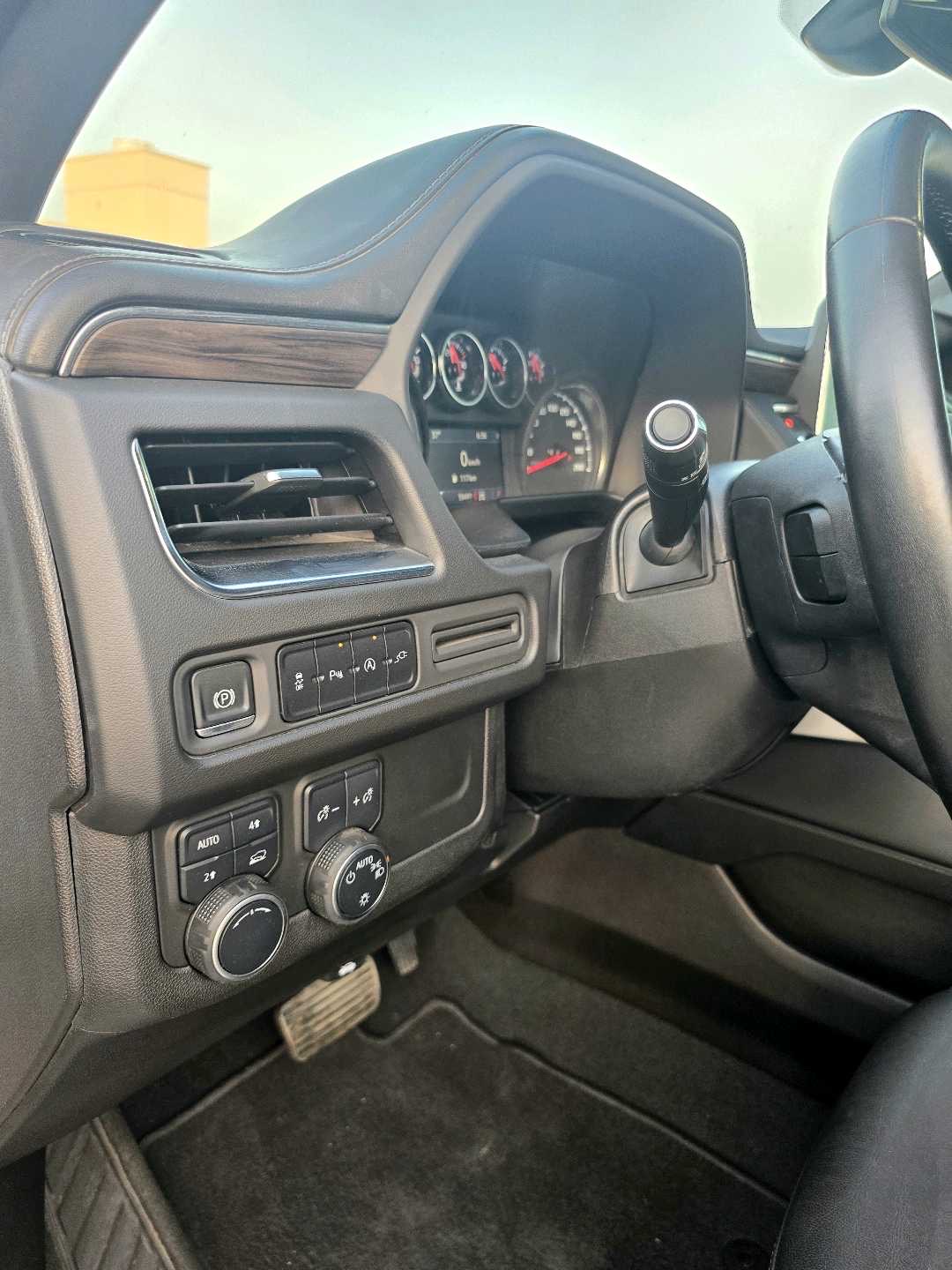 2021 Chevrolet Tahoe LT thumbnail 3