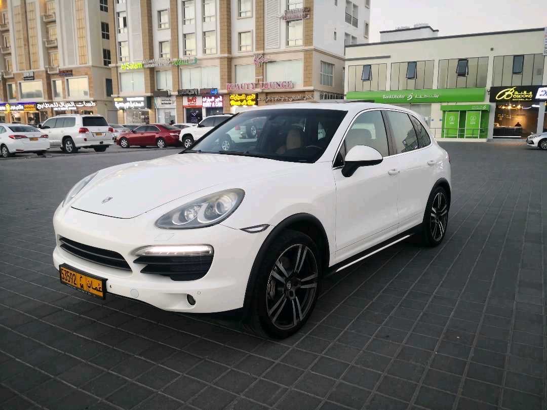 2012 Porsche Cayenne S thumbnail 2