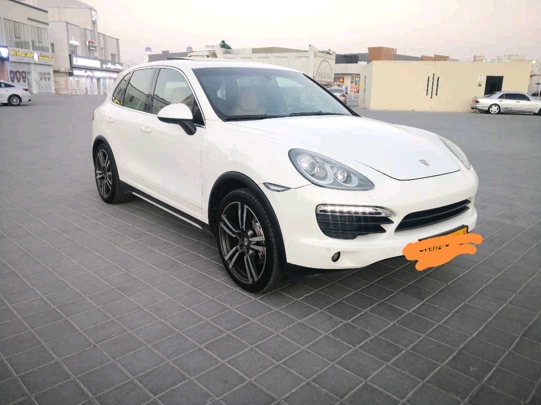 2012 Porsche Cayenne S thumbnail 3