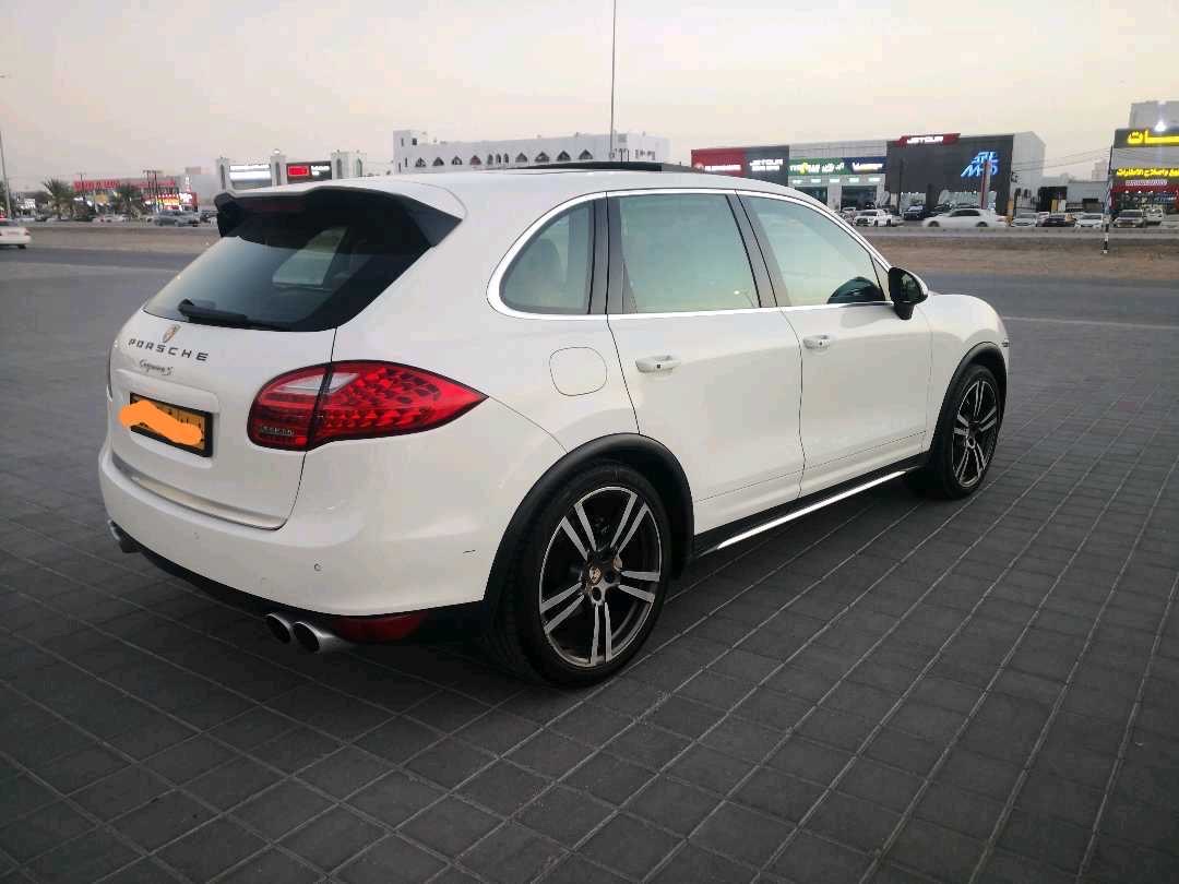 2012 Porsche Cayenne S thumbnail 4