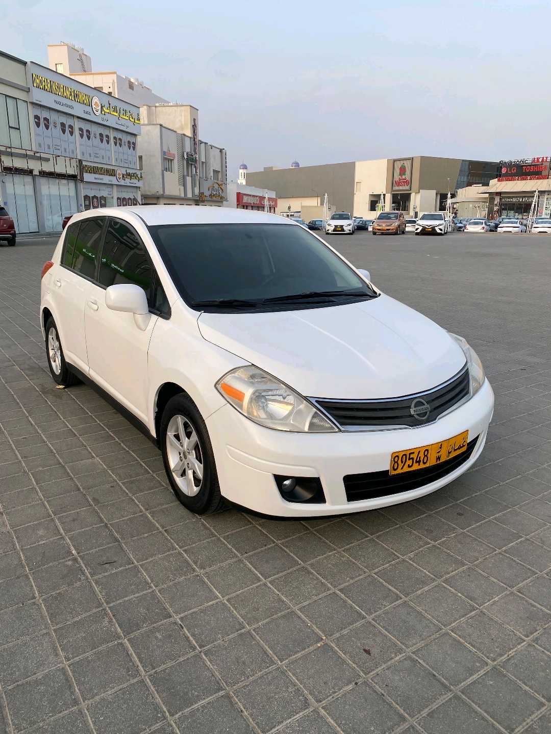 2012 Nissan Versa S thumbnail 2