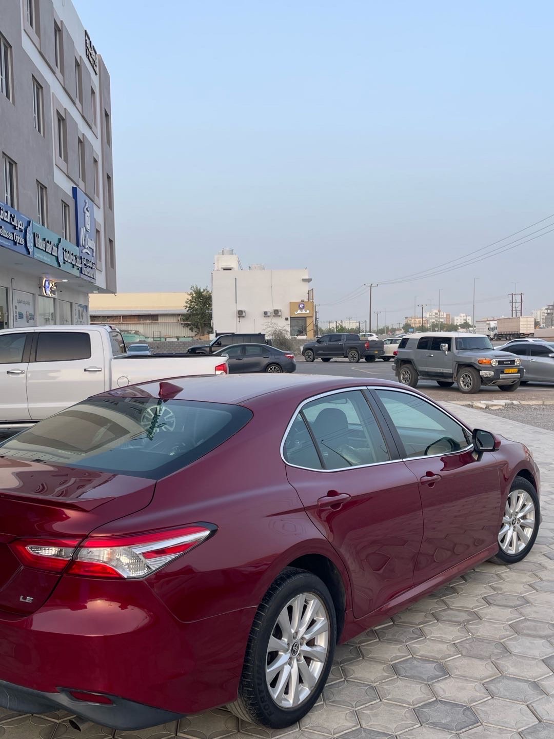 2018 Toyota Camry LE thumbnail 2