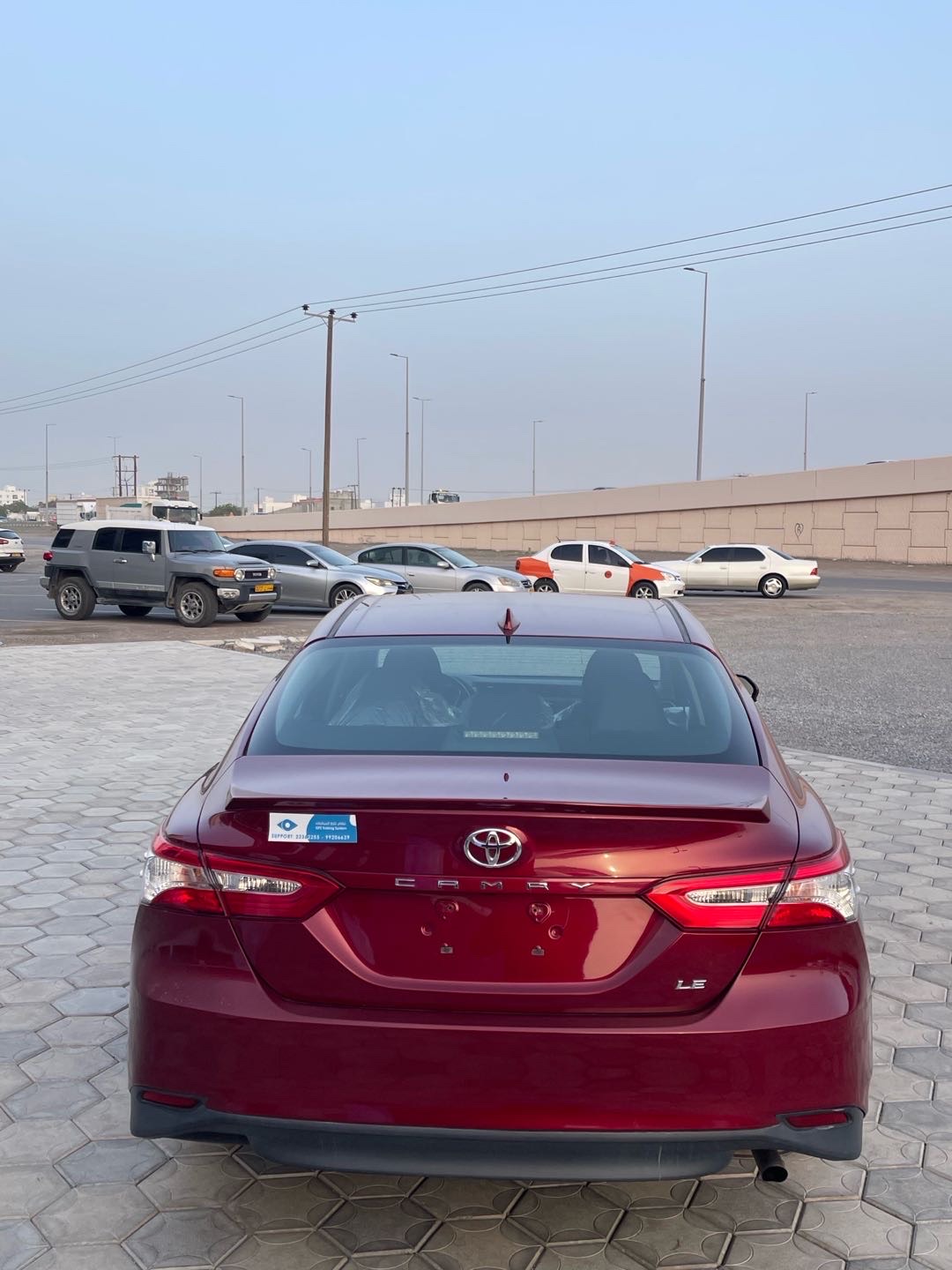 2018 Toyota Camry LE thumbnail 3