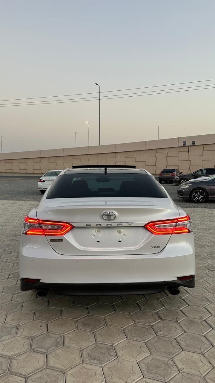 2018 Toyota Camry XLE thumbnail 2