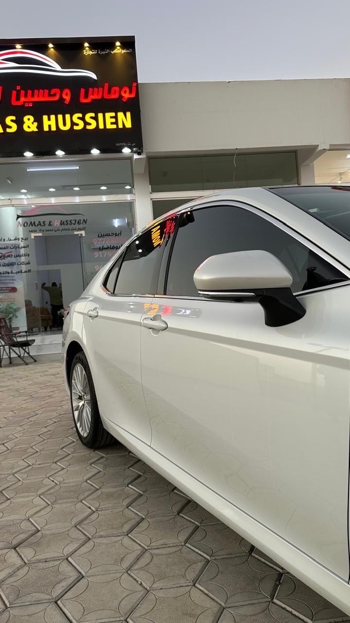 2018 Toyota Camry XLE thumbnail 5