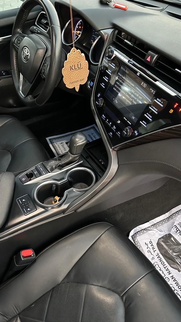 2018 Toyota Camry XLE thumbnail 6