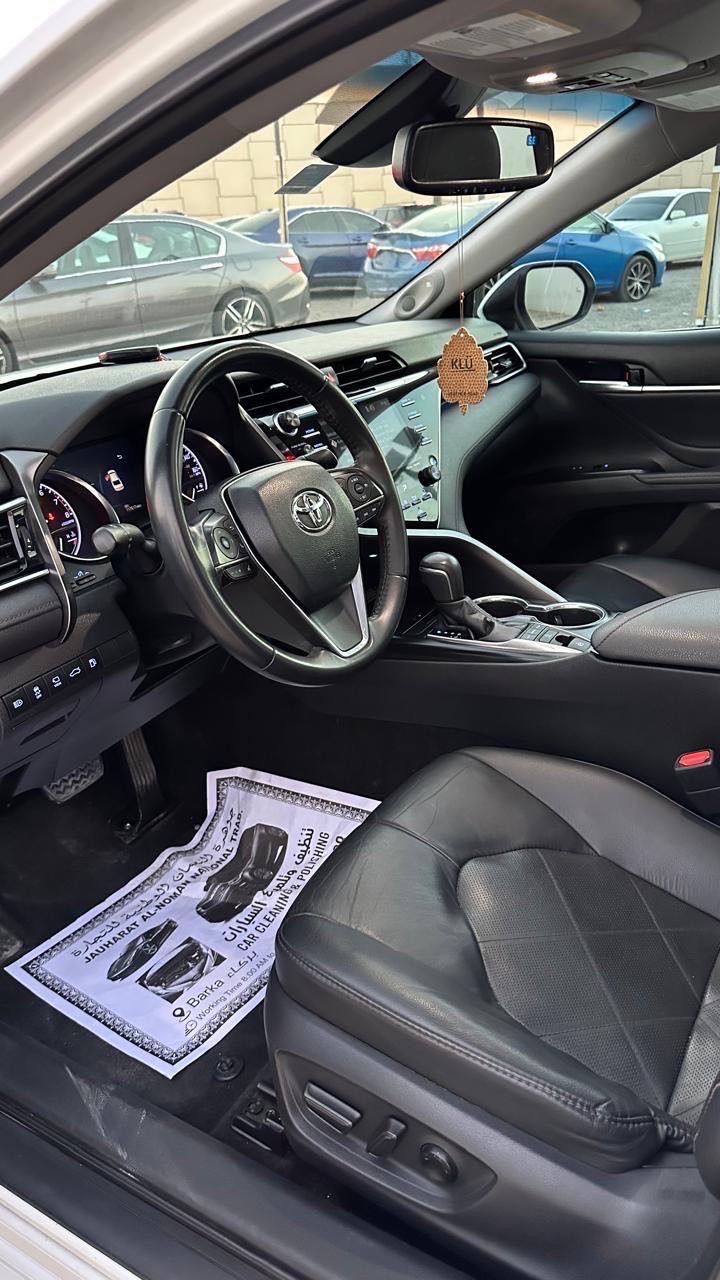 2018 Toyota Camry XLE thumbnail 8