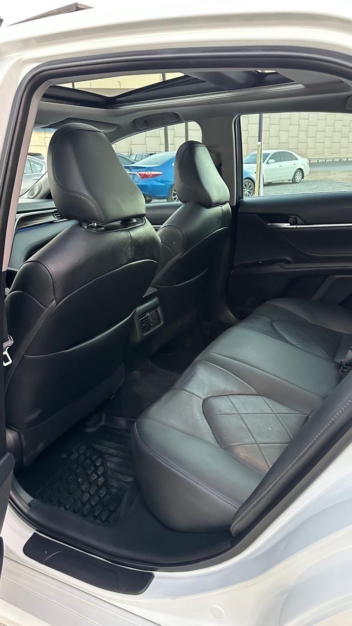2018 Toyota Camry XLE thumbnail 9
