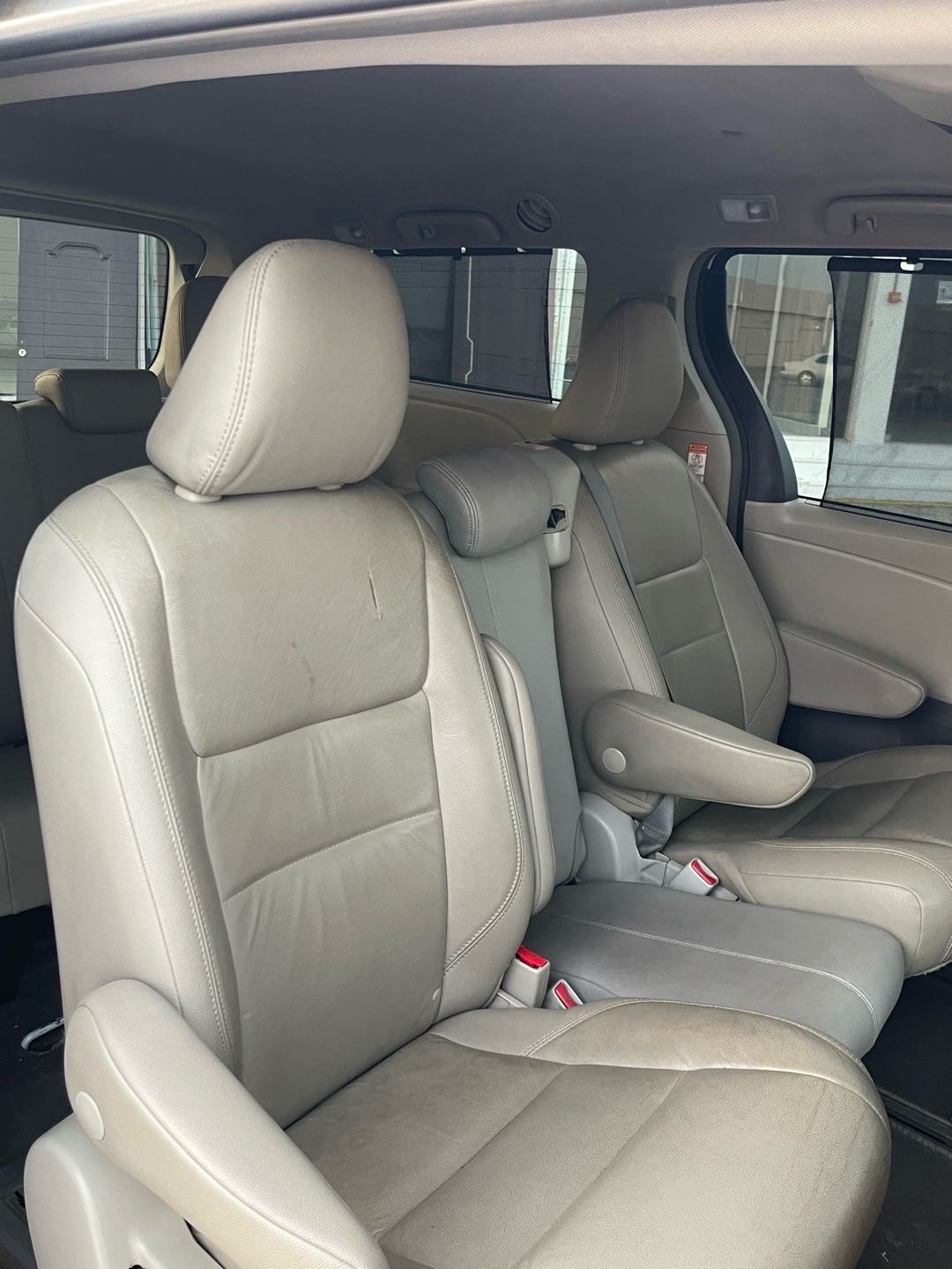 2019 Toyota Sienna XLE thumbnail 3