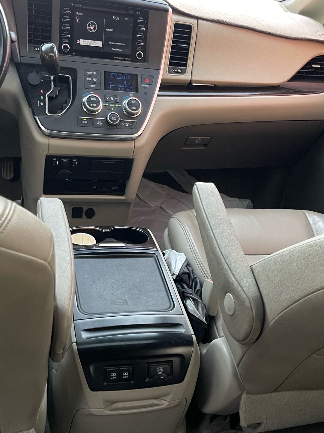 2019 Toyota Sienna XLE thumbnail 9