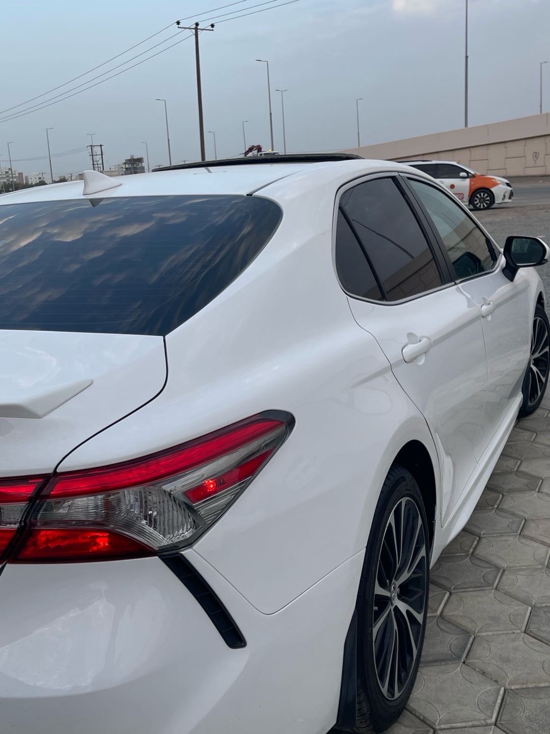 2019 Toyota Camry SE thumbnail 7