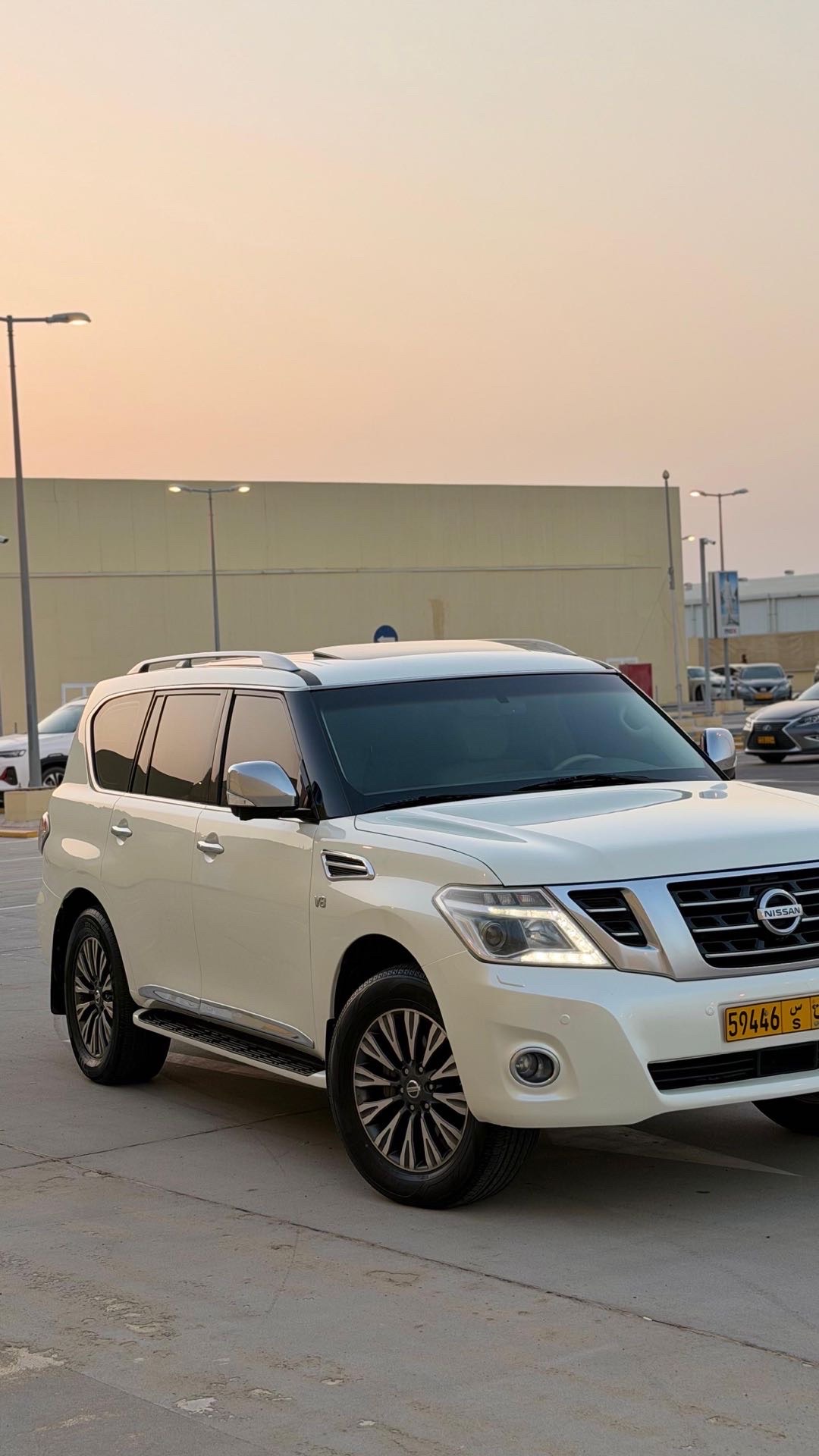 2014 Nissan Patrol Platinum thumbnail 4