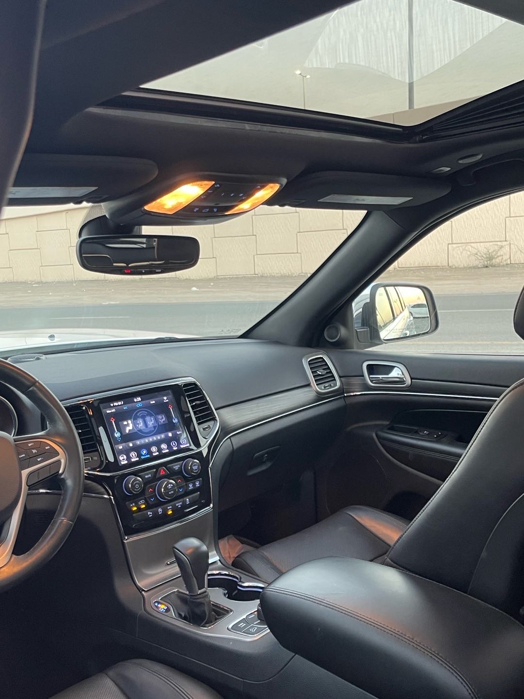 2019 Jeep Cherokee Limited thumbnail 3