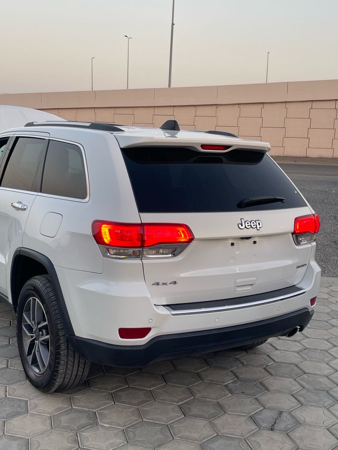 2019 Jeep Cherokee Limited thumbnail 5