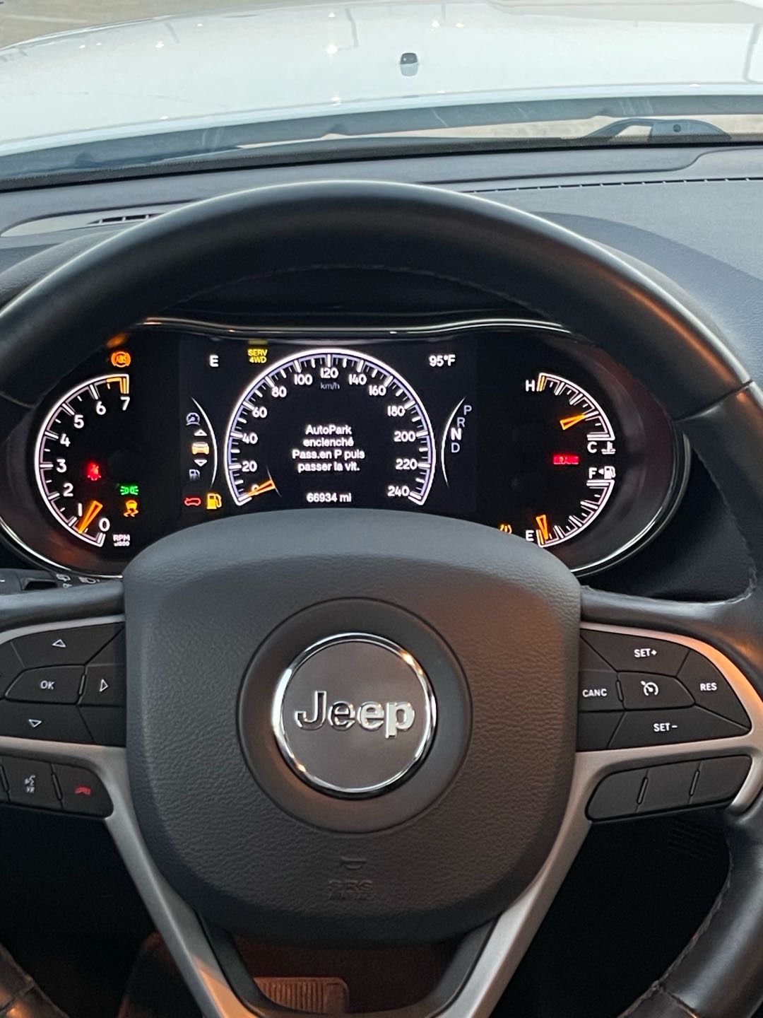 2019 Jeep Cherokee Limited thumbnail 6