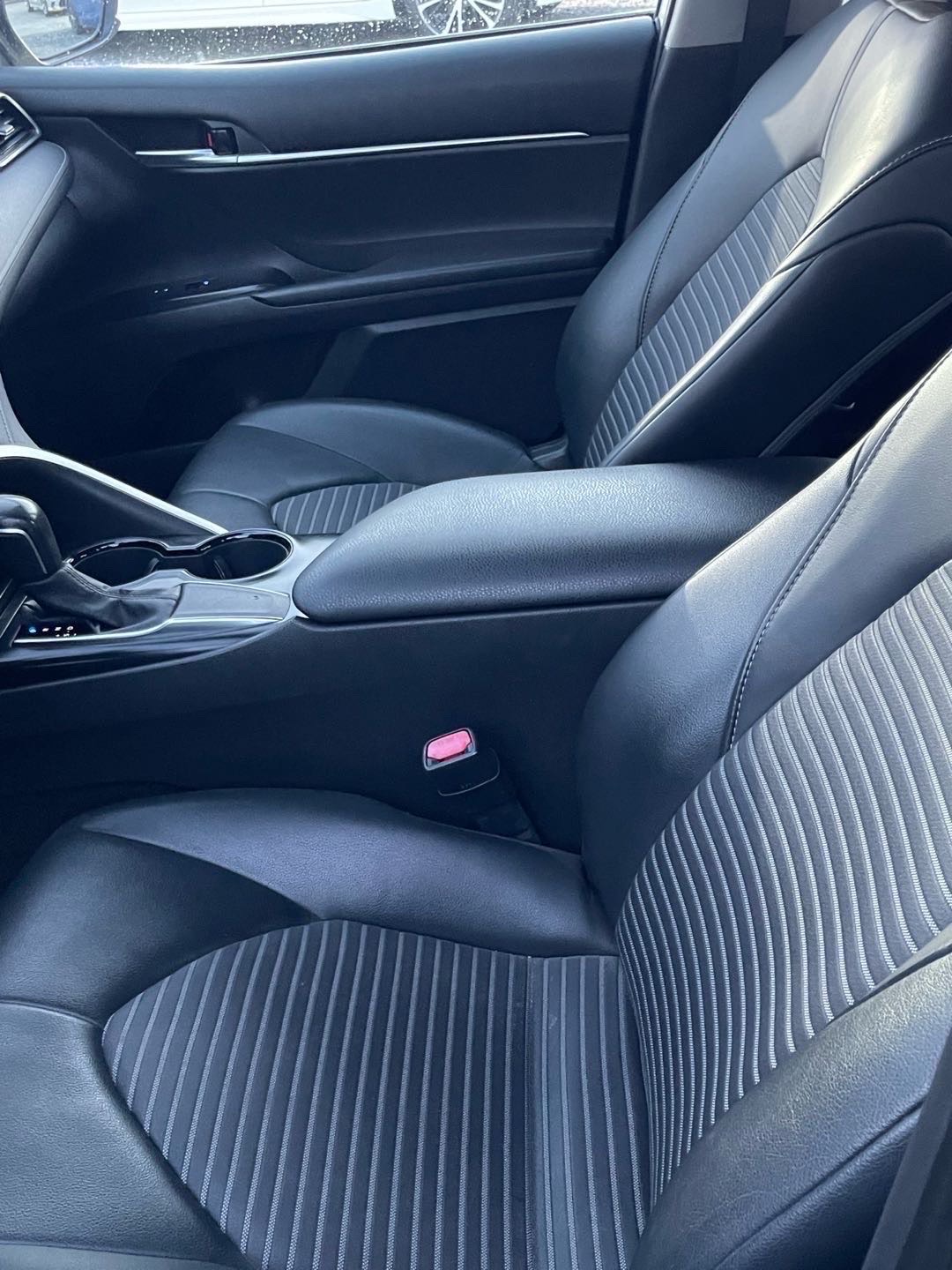 2019 Toyota Camry SE thumbnail 4