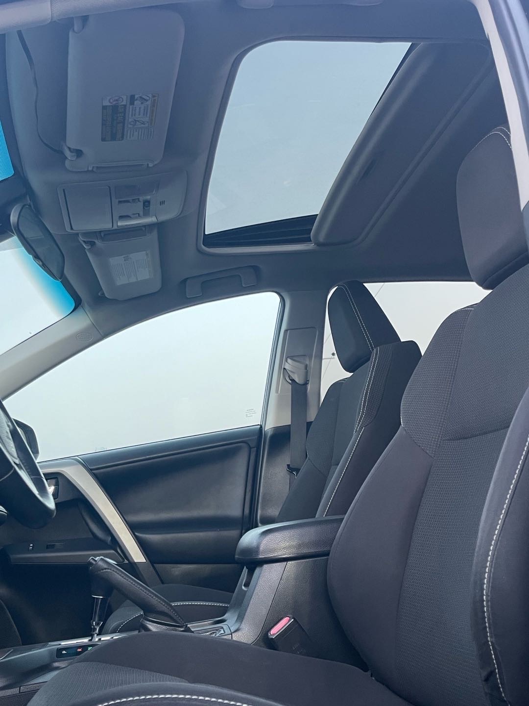 2017 Toyota Rav4 XLE thumbnail 5