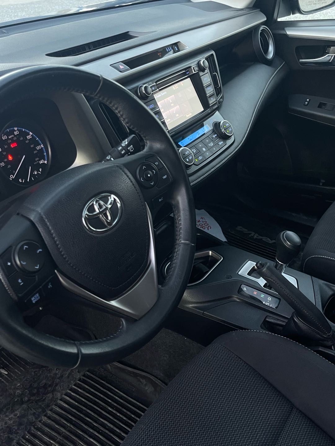 2017 Toyota Rav4 XLE thumbnail 6