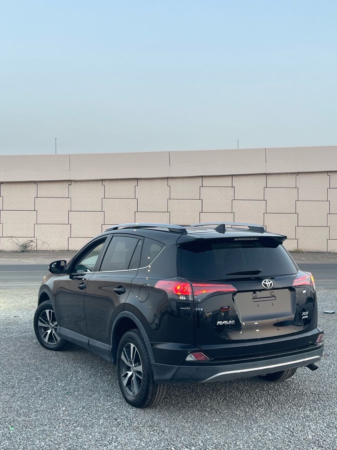 2017 Toyota Rav4 XLE thumbnail 7