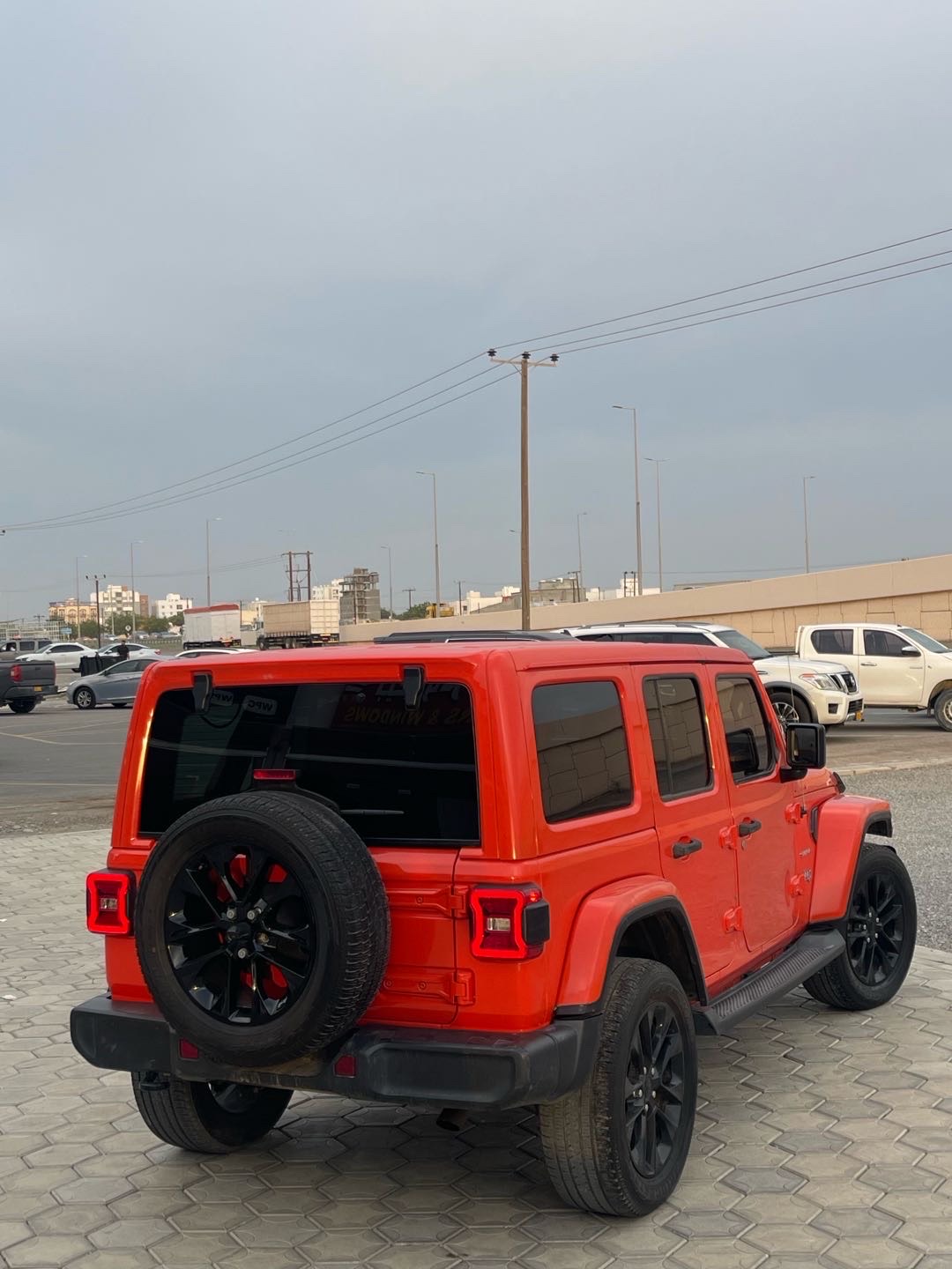2018 Jeep Wrangler Sahara thumbnail 2