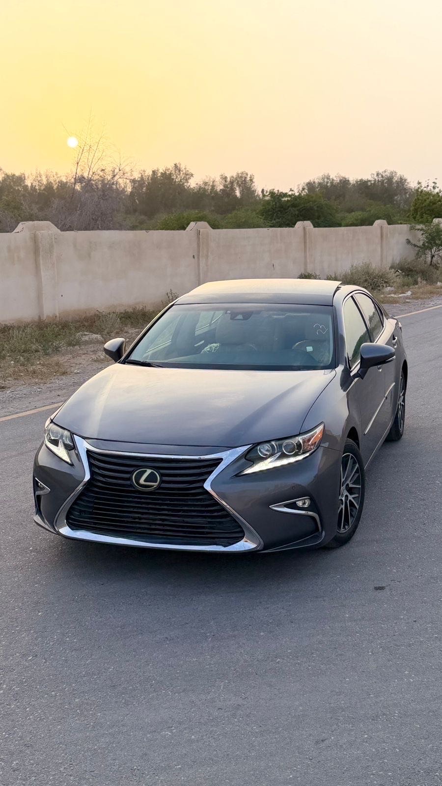 2017 Lexus ES 350 thumbnail 2