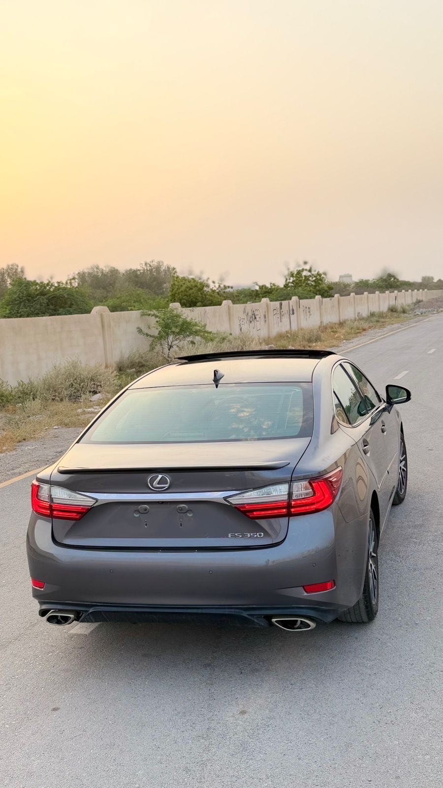 2017 Lexus ES 350 thumbnail 3