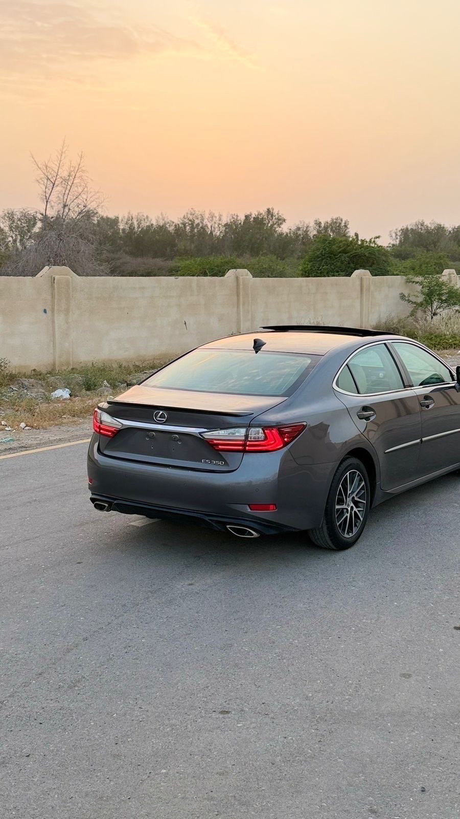 2017 Lexus ES 350 thumbnail 4