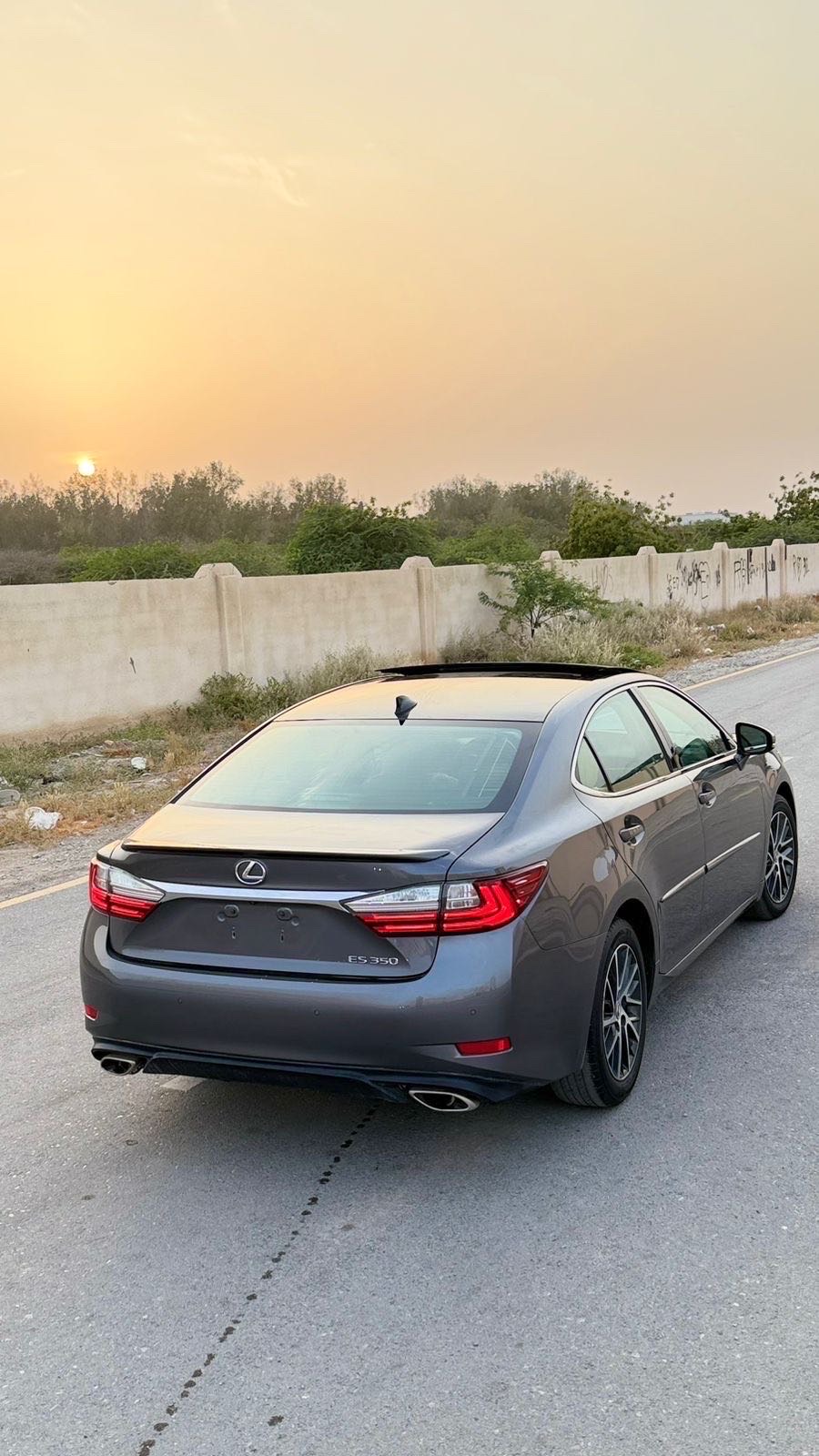 2017 Lexus ES 350 thumbnail 5