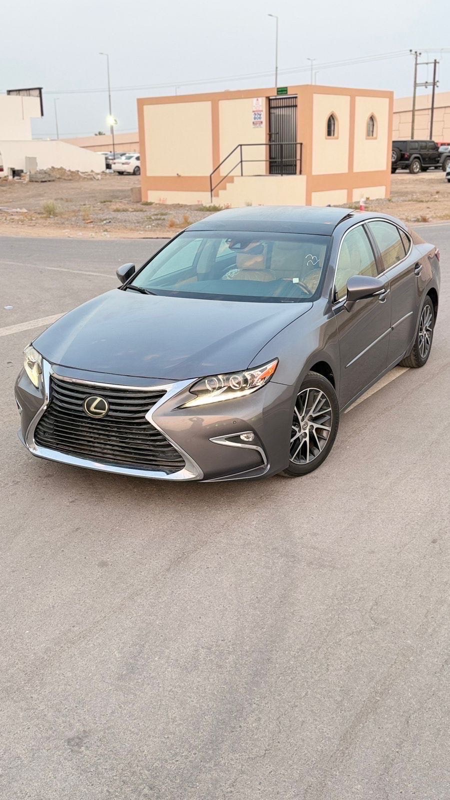 2017 Lexus ES 350 thumbnail 8